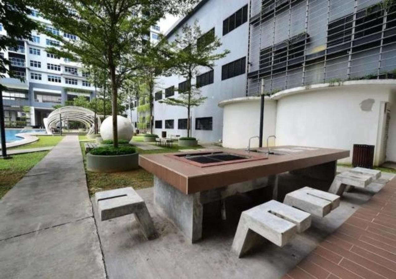 Puchong Skypod Residence, 1-5 Pax Cozy Unit, Walking Distance To Ioi Mall, 10Min Drive To Sunway Kültér fotó